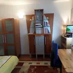 Apart Margot